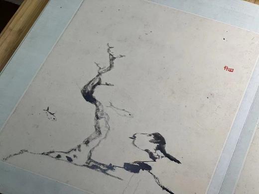 《八大山人山水册》，胡弘杰 编，绸面，经折装开本：787mm×1092mm， 6开，西泠印社出版社2023年7月一版一印。定价360，售价280元。 商品图8