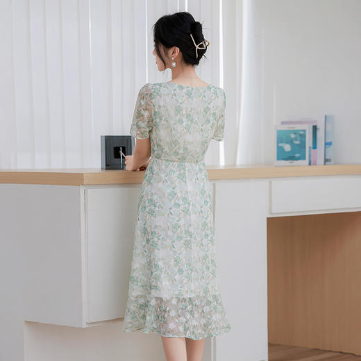 【清仓超15天不保价】奢姿2025年夏季新款大码女装碎花裙子胖妹妹方领鱼尾时尚连衣裙9932825862【1】 商品图3