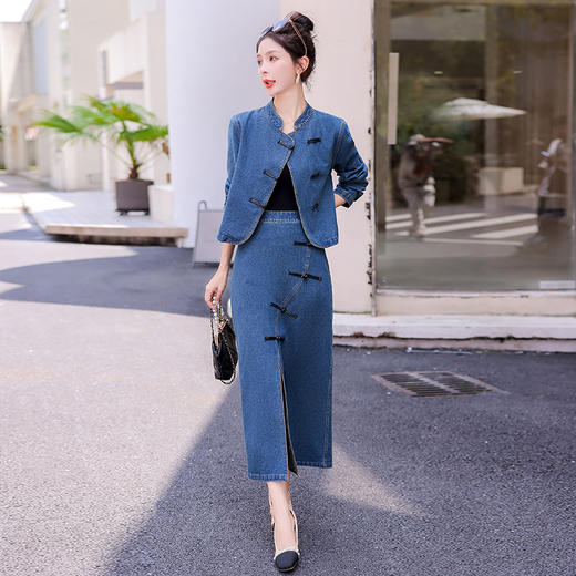 WZNHWH23779 2023年秋季新款气质复古潮流立领盘扣长款两件套牛仔套装裙 商品图0