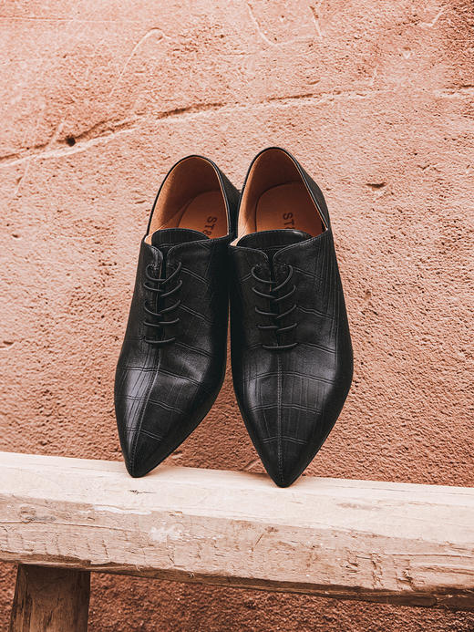 星期六系带气质尖头纯色皮鞋SS33112154 商品图1