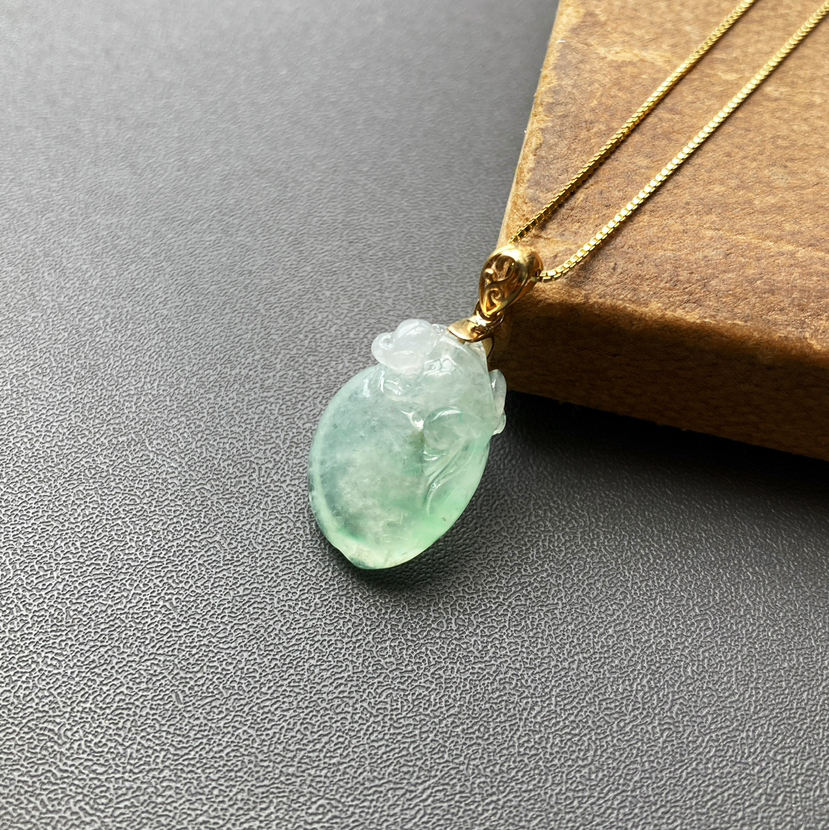 冰种飘阳绿翡翠桃子