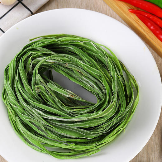 云南高原贡菜  新鲜采摘的贡菜，削皮削条后制干，干制出的贡菜纹理清晰，色泽自然，无色素添加  凉拌 火锅佳品  包邮发出 商品图1