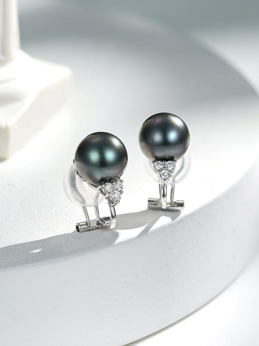 【天猫同款】【积分】悦甄  18k金黑珍珠钻石耳夹 星黛 商品图4