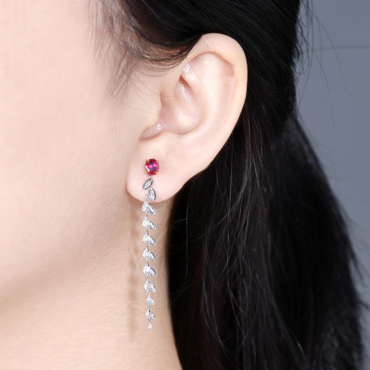 420009 莫桑比克天然无烧鸽血红红宝石耳钉 主石0.95克拉，18K金镶钻石66颗0.18ct，总重2.76克，裸石尺寸：4.98x4.30mm，整体：4.98x53.02mm，超值价：9680 商品图6