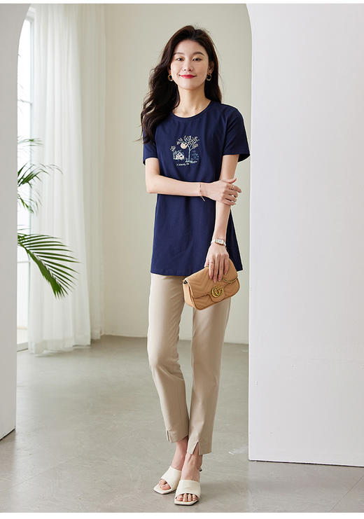 【专属特价】熙世界夏新款时尚休闲刺绣T恤女长袖宽松开叉圆领棉质上衣 商品图3