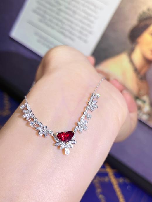 420012 莫桑比克天然无烧鸽血红红宝石项链 秀出魅力，经典心形切割，晶体璀璨，浓郁鸽血红美极了 主石1.03克拉，18K金镶嵌钻石97颗0.46ct，总重4.48克， 超值价💰17280 商品图4