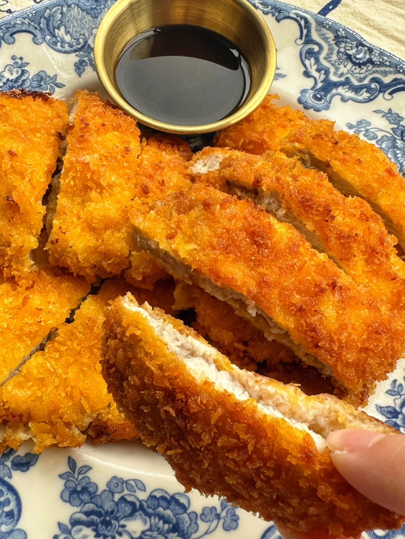 炸猪排（风靡魔都）——炸色泽金黄，外脆里嫩