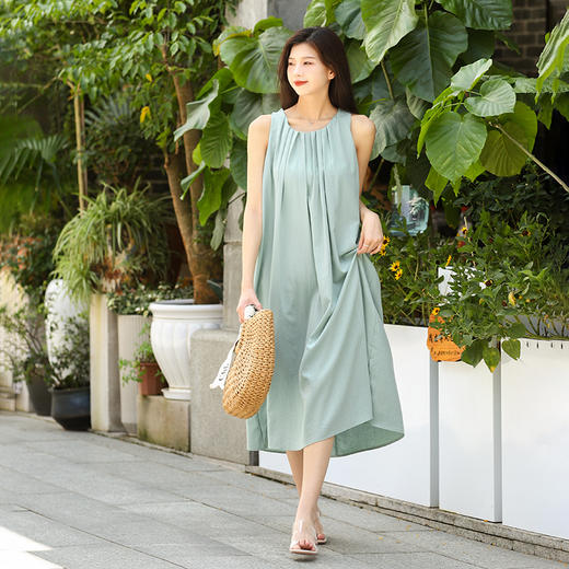Avann度假风气质无袖露背连衣裙 商品图12