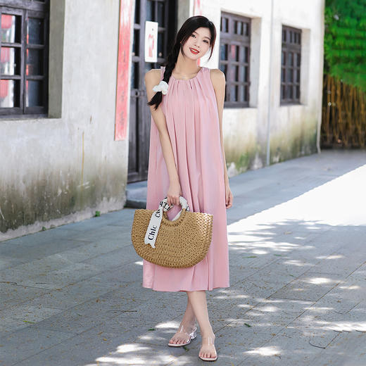Avann度假风气质无袖露背连衣裙 商品图0