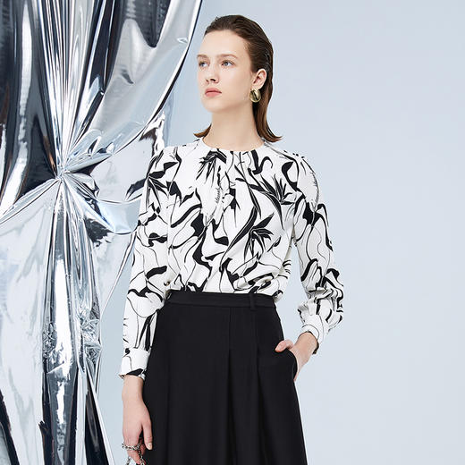 EITIE爱特爱秋季新品长袖时尚通勤复古印花小上衣7513214 商品图3