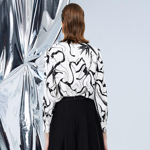 EITIE爱特爱秋季新品长袖时尚通勤复古印花小上衣7513214 商品图4