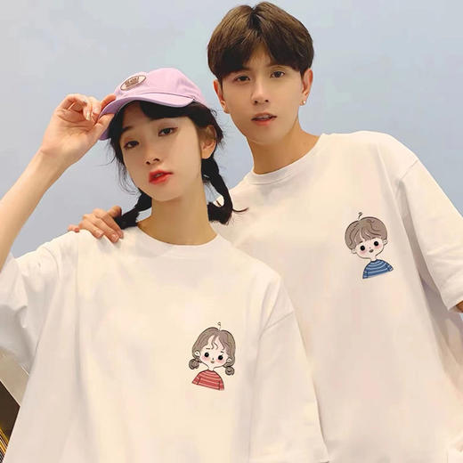【买1送1 遇见=幸福！】夏季新款日系风，圆领宽松短袖情侣装。与众不同的文字印花设计，展现个性魅力。舒适面料，透气亲肤，让你在炎热的夏季也能保持舒适。日韩休闲风格，男女通用，时尚百搭！ 商品图2