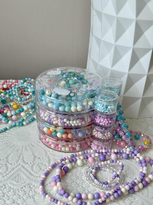 【小卷毛】甜甜圈炫彩DIY礼盒，打造属于自己的小首饰✅培养动手创造力，提高审美时尚感 ✅环保塑料材质✅可爱糖果色系，热烈而缤纷✅附赠小兔子收纳盒，可以制作出3条项链➕3条手链。 商品图5
