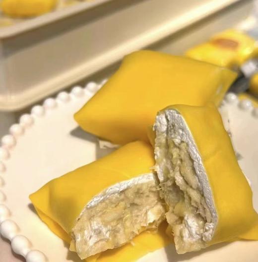 【榴小馋芝士榴莲饼（步步高梅溪新天地店）】榴莲班戟（2个/盒） 商品图0