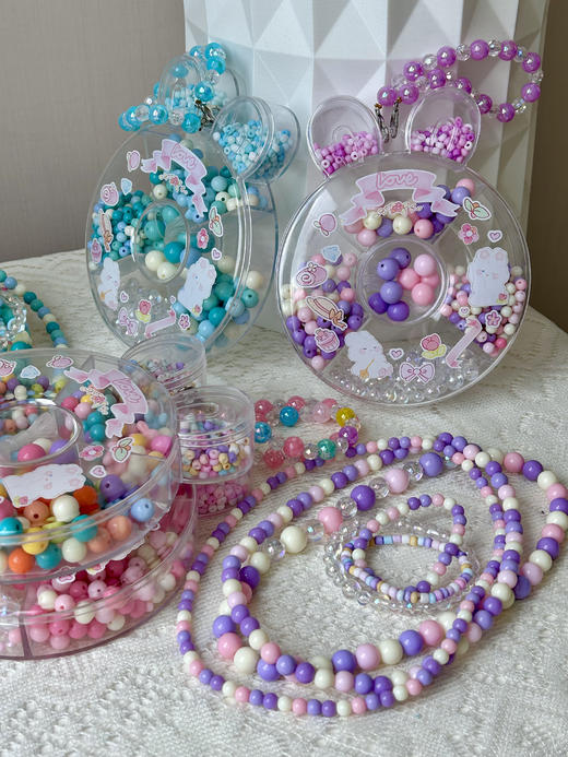 【小卷毛】甜甜圈炫彩DIY礼盒，打造属于自己的小首饰✅培养动手创造力，提高审美时尚感 ✅环保塑料材质✅可爱糖果色系，热烈而缤纷✅附赠小兔子收纳盒，可以制作出3条项链➕3条手链。 商品图4