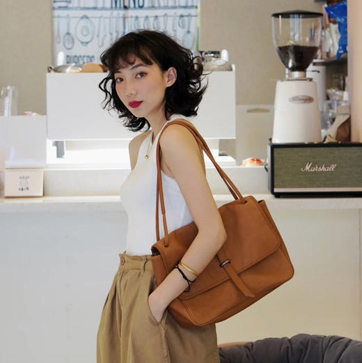 裘真牛皮包女复古真皮包通勤包单肩小众托特包大容量邮差包女斜挎 商品图5