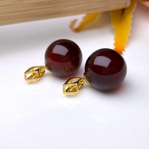 S925琥珀吊坠-随形扣缅珀圆珠 商品图0