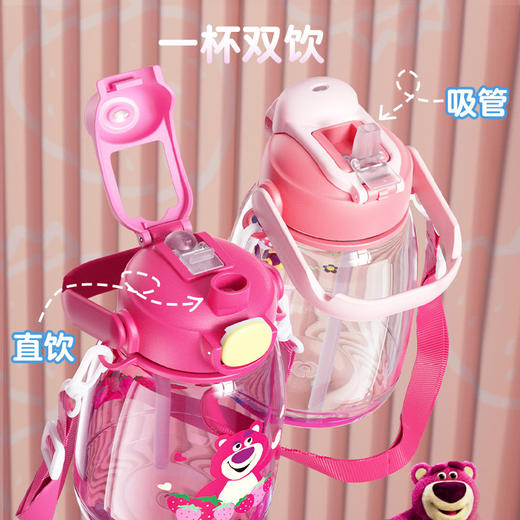【迪士尼授权！双饮大肚杯】草莓熊双饮大肚杯塑料杯大容量儿童水杯，外观可爱又实用，容量大，可以满足孩子的饮水需求。特别适合在家或者运动时使用，方便携带-QQ 商品图3
