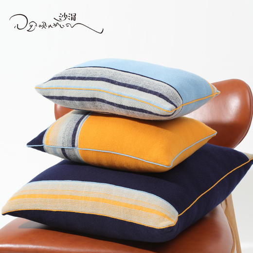 西藏手工艺氆氇羊绒抱枕SJF95P733W 商品图1