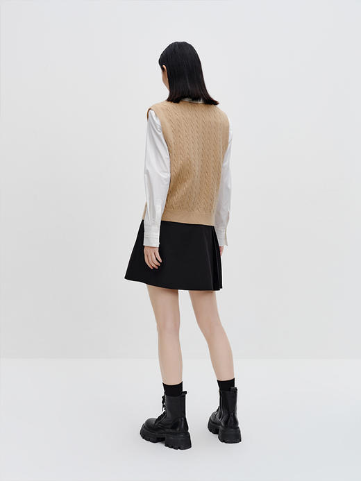 NEELLY纳俪商场同款绵羊毛针织背心女秋新款纯色v领百搭叠穿 马甲N23082A01104 商品图3