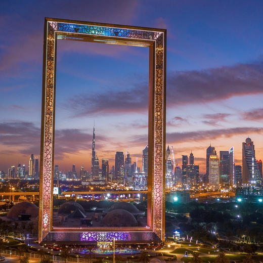 【阿联酋】迪拜+阿布扎比6天5晚（4-8人中文小团·登哈利法塔+世界第八大奇迹棕榈岛+参观七星帆船酒店+亚特兰蒂斯奢华晚餐+打卡八星酋长皇宫下午茶+大清真寺+卢浮宫+畅玩法拉利主题公园+黄金沙漠冲沙） 商品图2