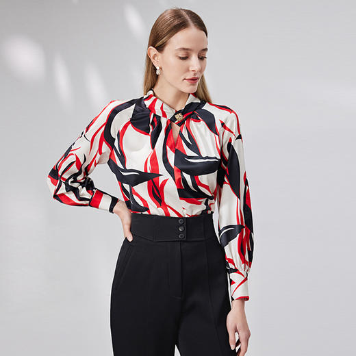 EITIE爱特爱秋季新款修身显瘦百搭印花小上衣7113809 商品图2