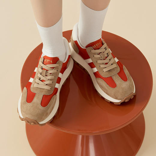 Safiya/索菲娅2023秋季新品潮流复古拼色休闲透气厚底板鞋运动阿甘鞋 SF33112011 商品图1