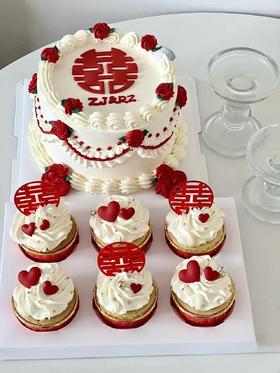 花边款订婚创意蛋糕