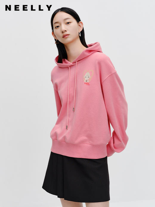 NEELLY纳俪商场同款粉色连帽卫衣秋季新款显瘦长袖休闲套头上衣女N23082J01110 商品图2