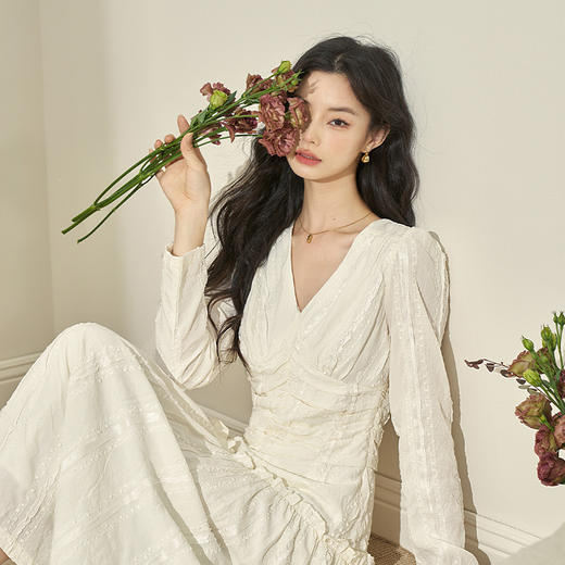 小众设计V领长袖连衣裙新款立体感薄款小白裙长款V1738198 商品图0