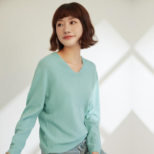 两三事轻吻密色 秋季新款常规百搭纯色多色针织衫羊毛衫 商品图1