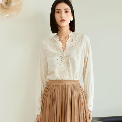 玳莎绣花气质V领衬衫女秋季新款宽松显瘦优雅别致长袖衬衣  DC31304 商品图0