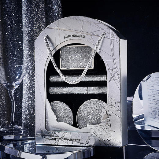 【超值5件套！星与心愿美妆套盒】星与心愿美妆套盒五件套，生日礼物送女友，情人节礼盒口红套装，薄纱如雾，一抹丝滑，自然贴敷，吸油不吸妆，保持哑光妆感，带妆持久，粉质细腻柔滑服帖。 商品图1