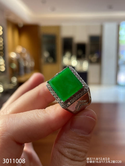 3011008，冰艳绿无事牌戒指。具体价格微信咨询 商品图1