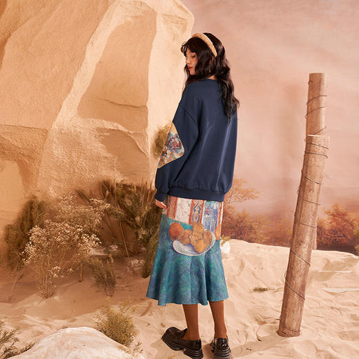 两三事梵高艺术诗与果香 秋季新款百搭时尚印花圆领卫衣上衣 商品图3