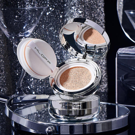 【超值5件套！星与心愿美妆套盒】星与心愿美妆套盒五件套，生日礼物送女友，情人节礼盒口红套装，薄纱如雾，一抹丝滑，自然贴敷，吸油不吸妆，保持哑光妆感，带妆持久，粉质细腻柔滑服帖。 商品图3