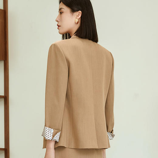 玳莎一粒扣高级感西装女秋季新款微收腰显瘦通勤上班气质外套  DC37302 商品图3