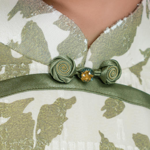 荷言GL 怜秋 绿色印花喇叭袖设计感旗袍 商品图3