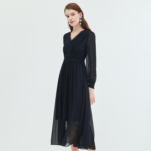 EITIE爱特爱法式复古垂坠网纱V领收腰长袖连衣裙秋季新款C2307248 商品图3