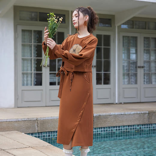 两三事赤霞余晖 2023秋季新款复古文艺印花图案绑带设计卫衣套装 商品图4