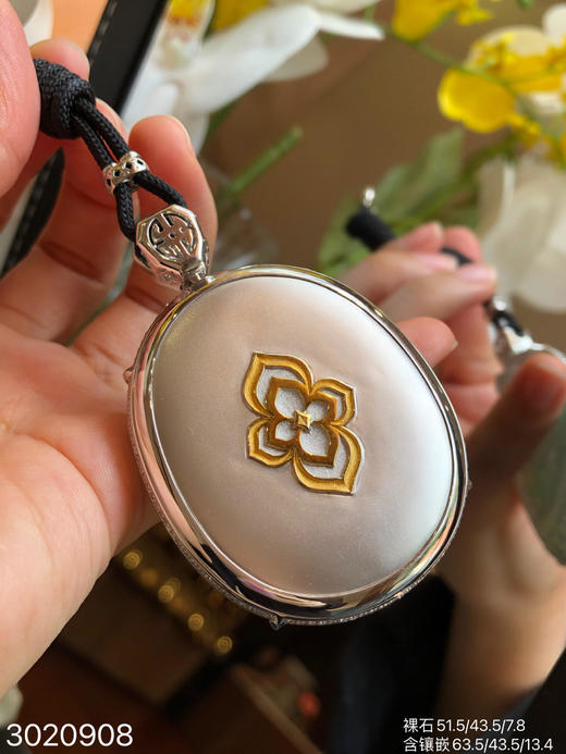 3020908，玻璃飘翠观音吊坠。具体价格微信咨询 商品图8