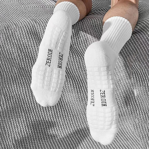 【超舒适！男女同款跑步运动袜4双装】奔跑吧，青春！运动袜子男款跑步袜，让你迈出自信步伐，毛巾底足球袜子，专注保护双脚，享受运动魅力！让纯棉的力量，滋润你的每Yi天！ 商品图1