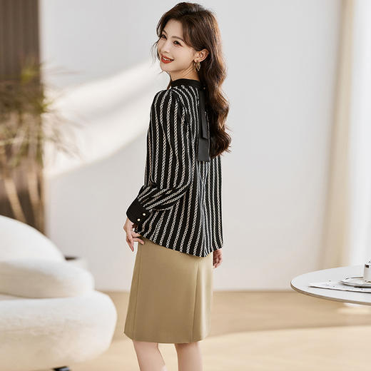HRWM881229 套装女2023年秋上新时尚潮流修身显瘦名媛风拼色上衣搭纯色包臀裙 商品图2