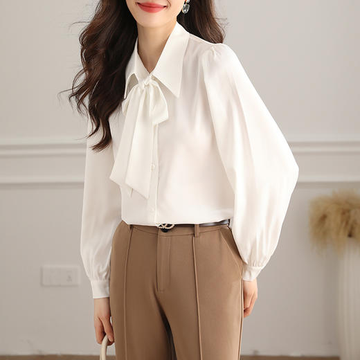 KQL645T8389 灯笼袖春夏新款蝴蝶结衬衫白色内搭衬衣女正装系带设计感职业上衣 商品图2