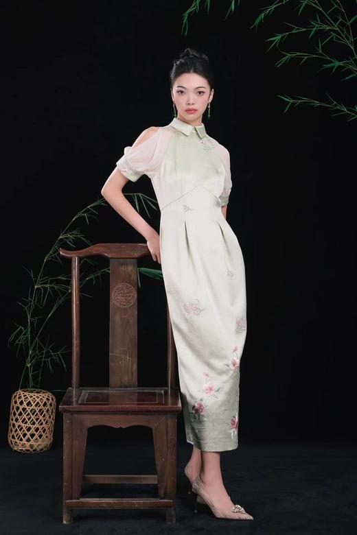 荷言HEYEN 湖上初晴 手工刺绣旗袍 商品图4