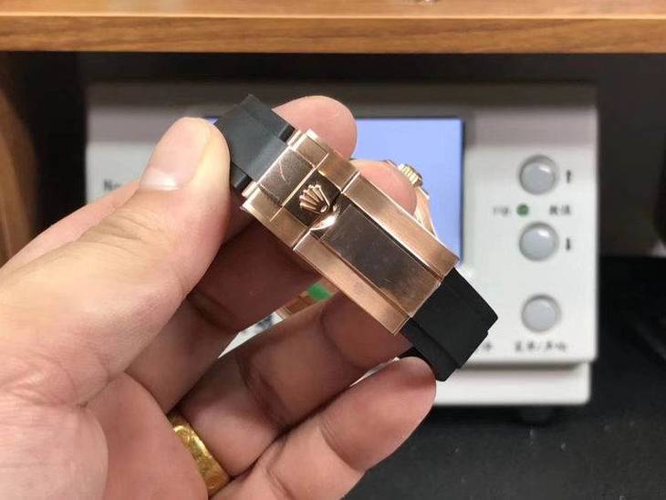 AR厂劳力士金游艇116655比N厂金游艇要好吗?