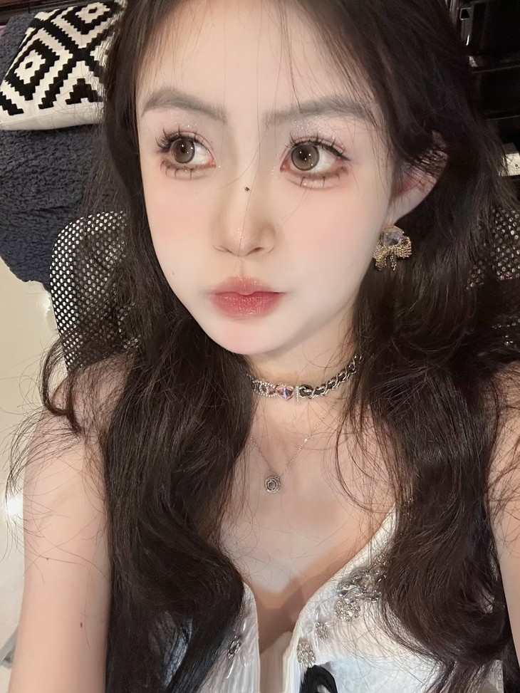 FlowerColor美瞳 年抛隐形眼镜 月夜萤火棕 14.2mm 1副/2片 左右度数可不同-VVCON美瞳商城21 FlowerColor美瞳 年抛隐形眼镜 月夜萤火棕 14.2mm 1副/2片 左右度数可不同 - VVCON美瞳商城