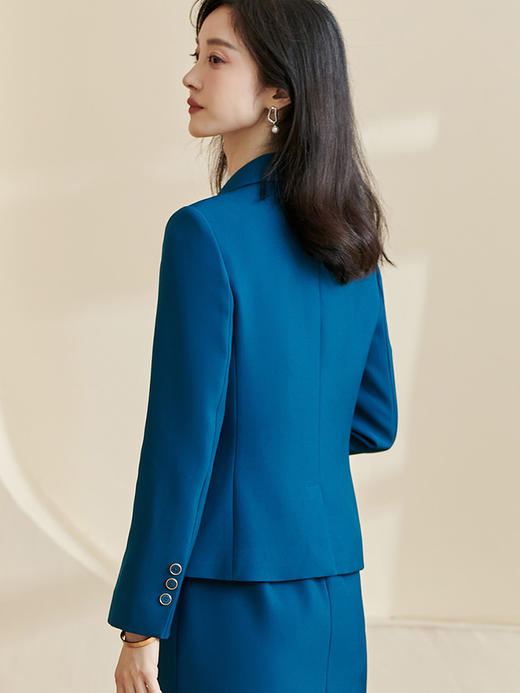 剩S 芳外2024秋季新款通勤OL风净色西装修身显瘦一粒扣长袖外套2431 商品图2