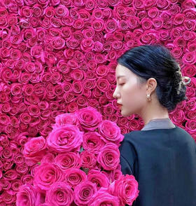 周六配送！弗洛伊德 纯正的玫红色 很多人接受不了服洛伊德的艳丽，觉得有些俗气，那是因为你还没有真正的去了解他，他高贵冷艳的魅力让喜欢的人难以拒绝，好比我懂你的独特，你了解我的与众不同一样，一束20支