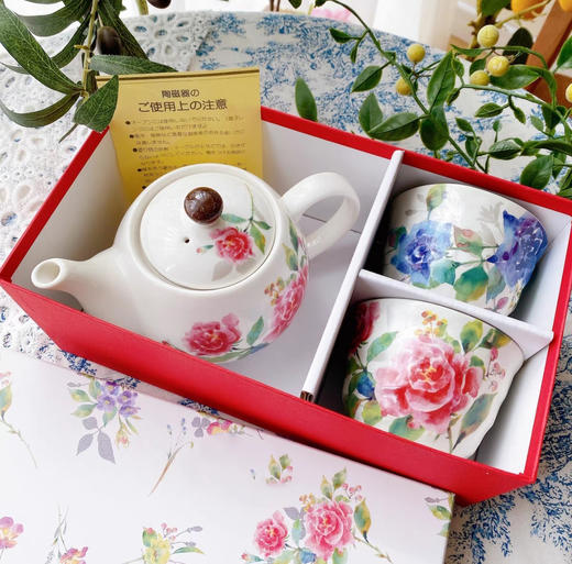 日本原装进口和蓝花卉陶瓷茶具一壶两杯礼盒装 商品图1
